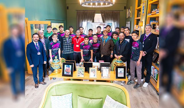 Dr. Gökhan Gündoğdu Şampiyonları Kabul Etti