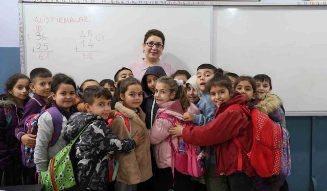 Kanseri Yenen Öğretmene Okul Bahçesinde Duygulandıran Sürpriz