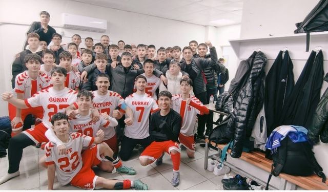 Dün Kavga, Bugün Kardeşlik! Kupayı Birlikte Kaldırdılar