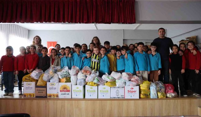 Miniklerden Büyük Hareket! Harçlıklarıyla Ramazan Kolisi Hazırladılar