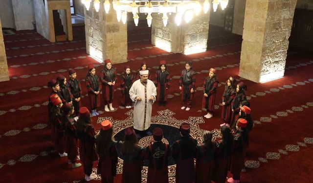 Kozan’da Miniklerden Duygulandıran Ramazan Sürprizi