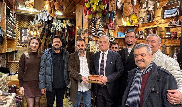 Yusuf Kanlı “Adana’nın Kalbi”nde! Esnafla Çay İçip Sorun Dinledi