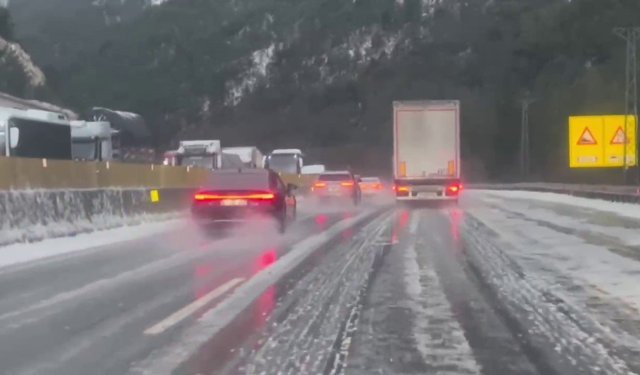 Adana’da Şaşırtan Manzara: Baharda Kar Gibi Dolu Yağdı