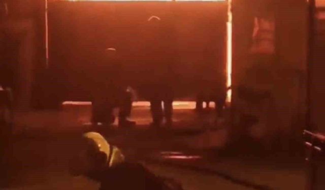 Adana’da Mobilya Atölyesinde Korkutan Yangın!