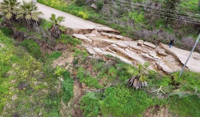 Adana’da Heyelan Şoku! Yol Kullanılamaz Hale Geldi