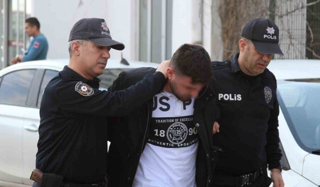 Ayağıyla Direksiyon Tutan Sürücüye Ağır Ceza