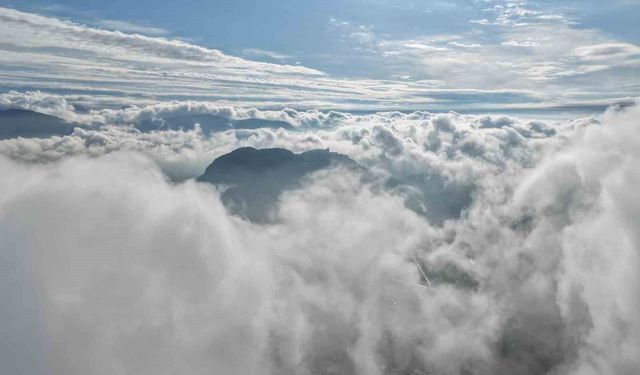 Kozan Kalesi Sisle Kaplandı: Masalsı Görüntüler Nefes Kesti!