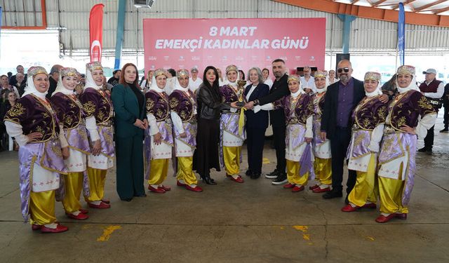 Çukurova’da 8 Mart Coşkusu: Kadınlar Sahneye Çıktı!