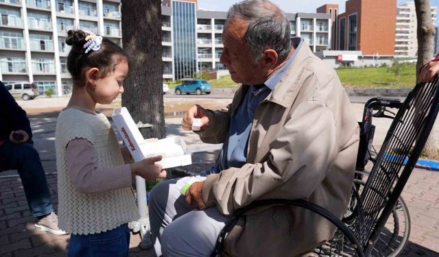 Miniklerden Yürek Isıtan Ziyaret! Huzurevinde Duygu Dolu Anlar