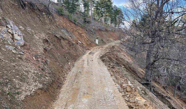 Feke’de Zorlu Mücadele! Heyelan ve Kar Ekipleri Durduramadı