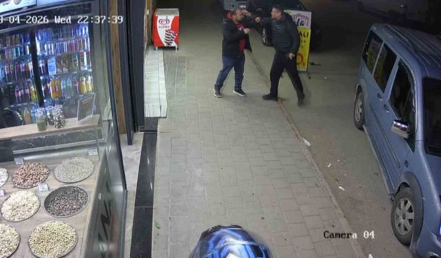 Adana’da Sokak Ortasında Kardeş Kavgası Kamerada