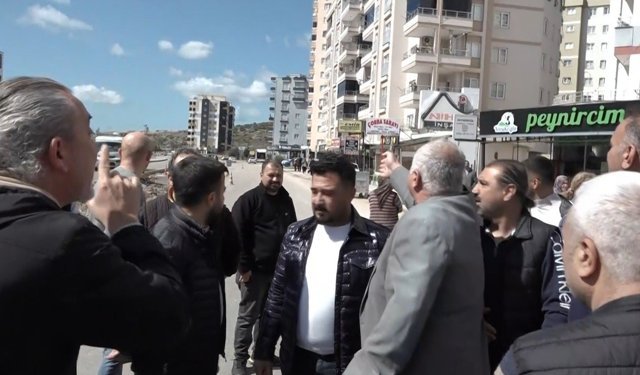 Kozan’da Kavşak Krizi! Vatandaşlar Yolu Kapattı