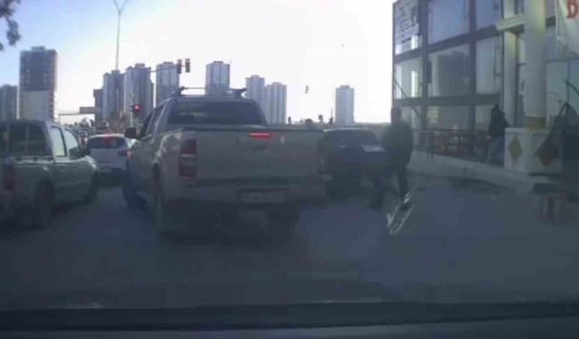 Adana’da Trafik Tartışması Kanlı Bitti: Sopa ve Sandalyelerle Saldırı!