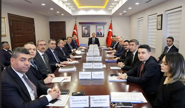 Vali Yavuz, Vali Yardımcıları ve Kaymakamlarla İlçeleri Gündemine Aldı