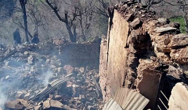 Adana’da Feci Yangın! Parasını Kurtarmak İsterken Ağır Yaralandı