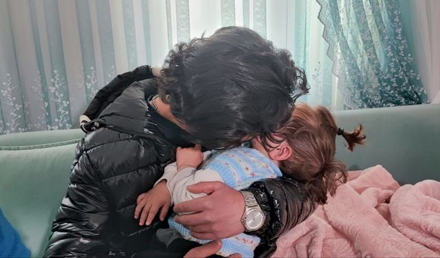 Adana’da Kahraman İşçi! Yangından Kurtardığı Bebekle Günler Sonra Buluştu