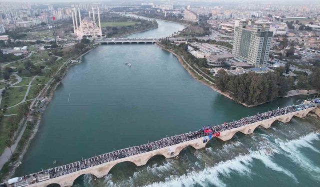 Taşköprü’de Görülmemiş İftar! Yüzlerce Kişi Aynı Anda Oruç Açtı