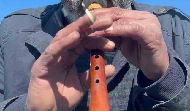 Adana’da Kırmızı Işıkta Zurna Şovu: Motosikletli Çiftetelli Oynadı