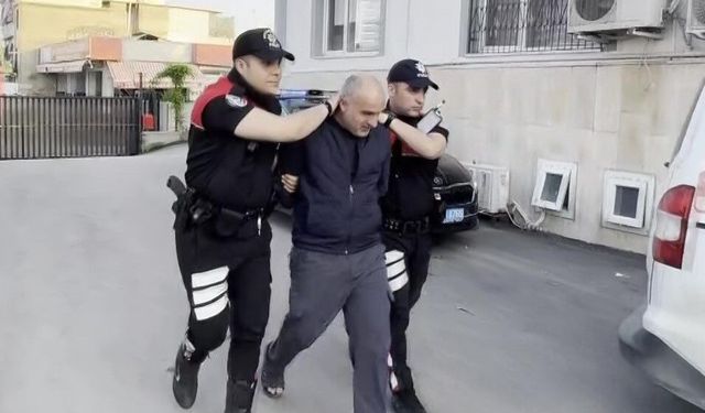 Adana’da Tepki Çeken Görüntü: Köpeğe Şiddet Uygulayan Şahıs Yakalandı