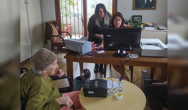 Vali Yavuz’tan Yaşlılara Büyük Dokunuş: Kimlik Başvurusu Huzurevinde
