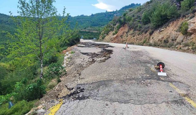 Varda Köprüsü Yolunda Tehlike: Toprak Kaydı, Yol Kısmen Kapandı