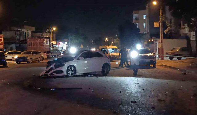 3 Araç Birbirine Girdi: 1 Ölü, Kaçan Sürücü Aranıyor