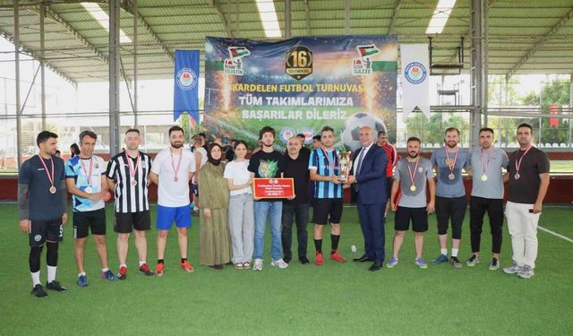 Eğitimcilerin Turnuvasında Kupayı Kaldıran Takım Belli Oldu