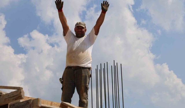 Kozan’da 1 Mayıs’ta Sıcakta Zor Mesai
