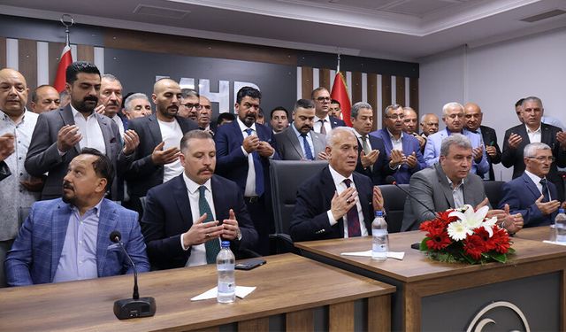 MHP Adana’da Rekor Katılımlı Bayramlaşma! Yusuf Kanlı’dan Dikkat Çeken Mesajlar