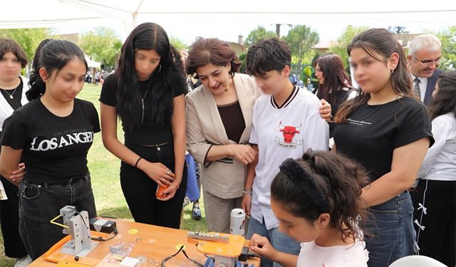 Süreyya Yavuz Çocuklarla Robotik Deney Yaptı!
