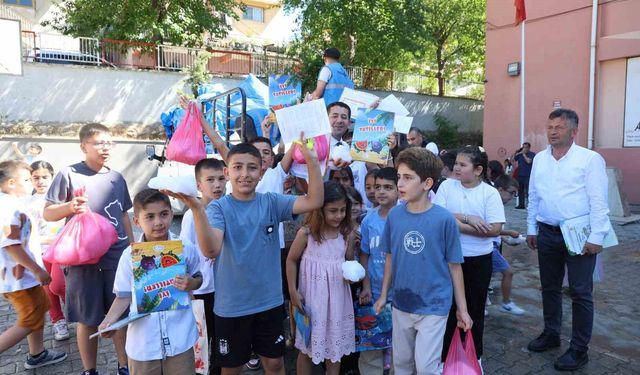 Adana'da Yaz Ortasında Kar Topu Savaşı!