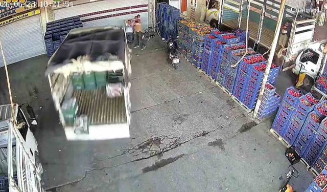 Adana'da Feci Kaza Kamerada: Bir Anda Üzerine Geldi
