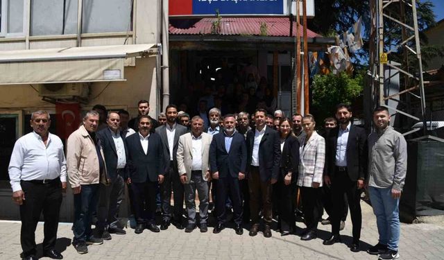 AK Parti Adana Teşkilatı Bayramda Sahaya İndi! İlçe İlçe Vatandaşlarla Buluştular