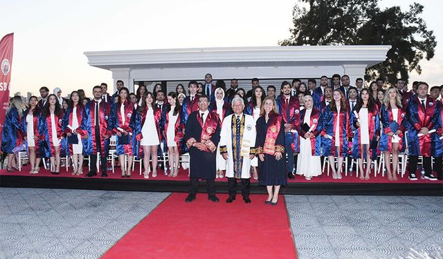 SBÜ Adana Tıp Fakültesi’nde Duygu Dolu Mezuniyet Töreni