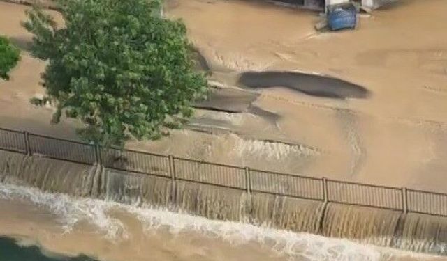 Adana’da Bir Anda Ortalık Sular Altında Kaldı! Patlayan Boru Yolları Göle Çevirdi