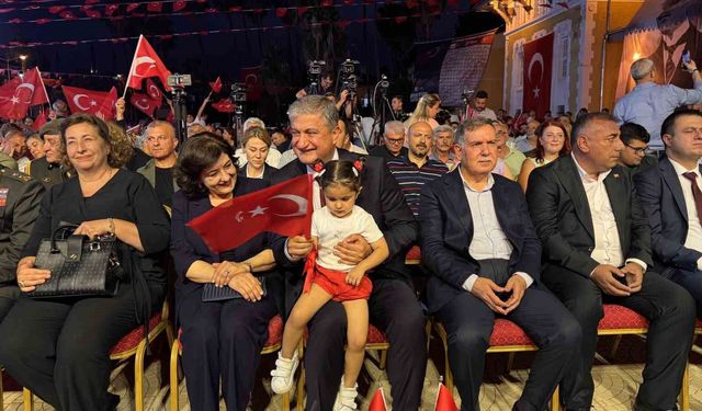 Adana'da Demokrasi Nöbeti! 15 Temmuz'un 10. Yılında Duygusal Anlar Yaşandı