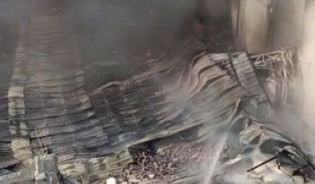 Adana'da Korkutan Yangın! Paketleme Tesisinden Yükselen Alevler Paniğe Neden Oldu