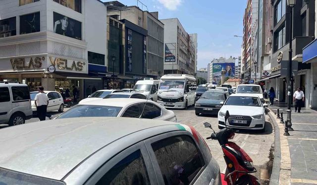 Adana'da Çift Sıra Park Çilesi!