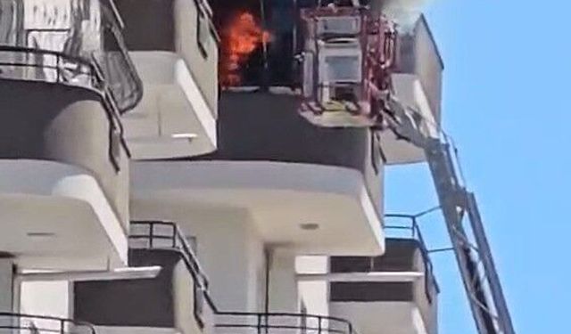 Adana'da 12 Katlı Binada Korkutan Yangın!