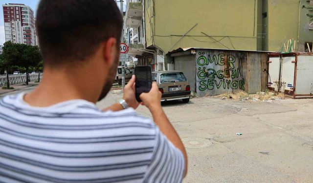 Adana'da Her Yerde Aynı Yazı! Vatandaşlardan Sert Tepki