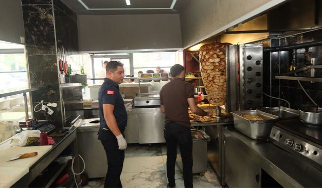 Ceyhan’da Dönercilere Şok Denetim! Kurallara Uymayanlara İşlem Yapıldı
