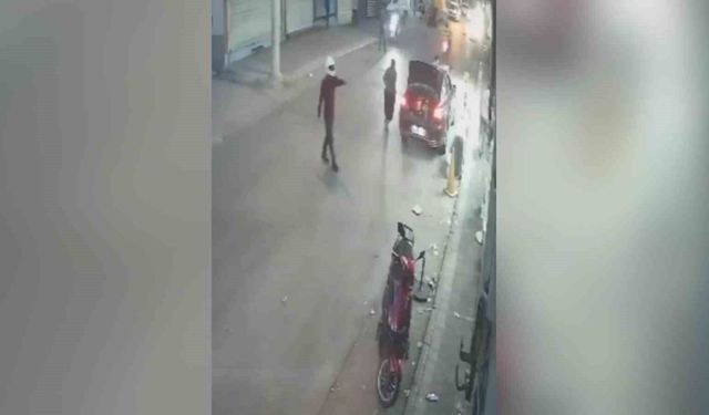 Adana'da Kasklı Saldırgan Dehşeti!