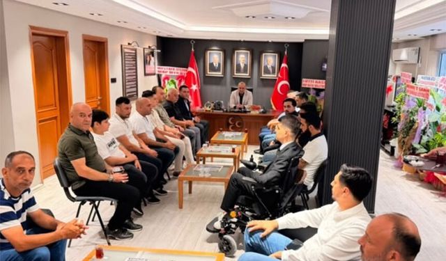 MHP Adana'da Dikkat Çeken Hareketlilik: 35 Kişi Aynı Anda Partiye Katıldı