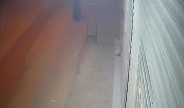 Kadın Kılığına Girerek Saldırdı!