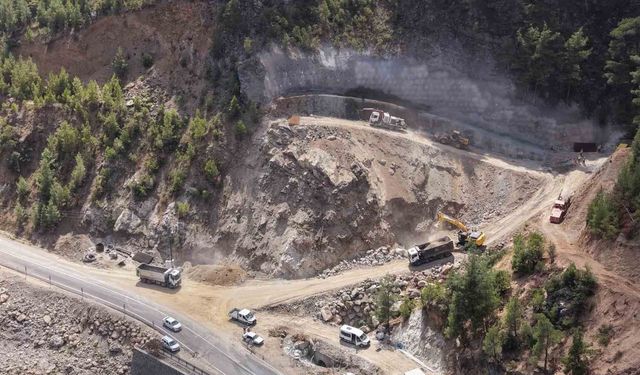 Adana’da 4 İlçeyi Heyecanlandıran Dev Proje Başladı! İlk Kazma Vuruldu
