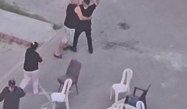 Adana'da Taziye Evinde Silahlı Panik! O Anlar Cep Telefonu Kamerasında