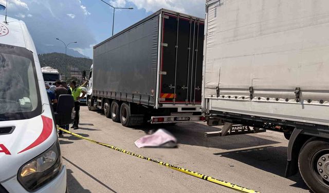 Adana Pozantı’da Feci Kaza! İki Tır Arasında Sıkışarak Can Verdi