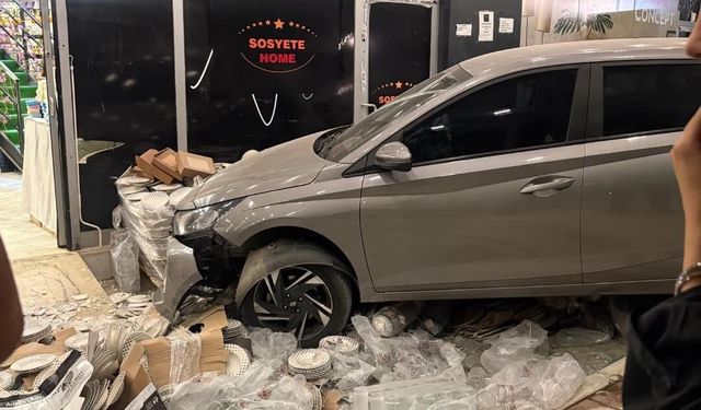 Biri Yetmedi, İkincisi De Aynı Mağazaya Girdi!