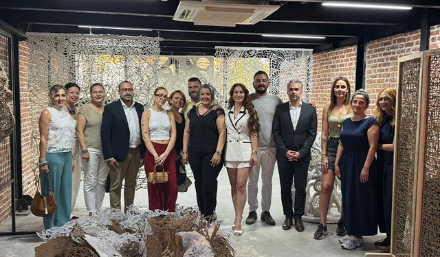 Adana’da Sıra Dışı Sergi: Atık Kâğıtların İnanılmaz Dönüşümü