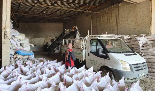 Kozan’da Yangınzedelerin Yüzünü Güldüren Yardım: Tonlarca Yem Dağıtıldı